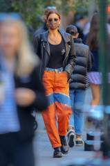 Irina Shayk is seen in New York | 18.10.2020 фото №1279119