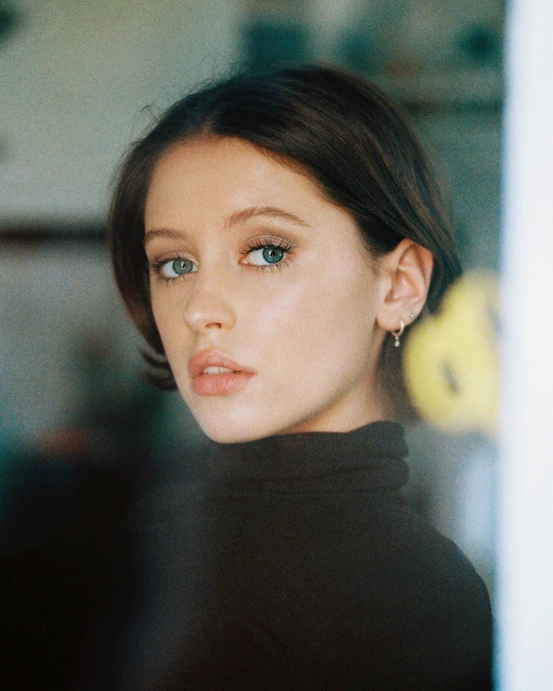 Айрис Лоу (Iris Law)