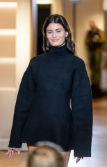 Isabeli Fontana for Oscar de la Renta Fall 2025 фото №1415985