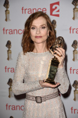 Isabelle Huppert Wins Lifetime Achievement Award at the 29th Molieres Awards  фото №970275