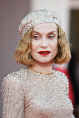 Isabelle Huppert – at Queer Premiere at 81st Venice International Film Festival фото №1402413