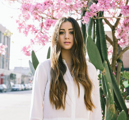 Jasmine Thompson фото