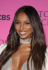 Jasmine Tookes – 2017 VS Fashion Show Viewing Party in NYC фото №1018452