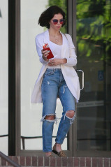 Jenna Dewan Tatum in Ripped Jeans out in Beverly Hills фото №1053023