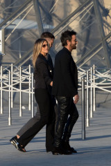 Jennifer Aniston at Louis Vuitton Dinner Party, Louvre in Paris фото №954952