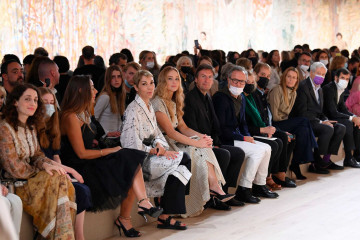 Jennifer Lawrence -  Dior : Front Row - Paris Fashion Week | July 05, 2021 фото №1301602