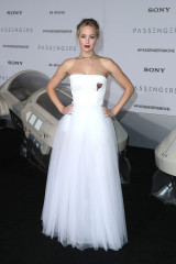 Jennifer Lawrence – ‘Passengers’ Premiere in Westwood фото №928965