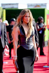Jennifer Lopez - MTV Movie &amp; TV Awards in Santa Monica 06/05/2022 фото №1343346