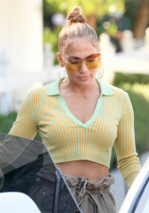 Jennifer Lopez - San Vicente Bungalows in West Hollywood 06/11/2021 фото №1299696
