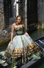 Jennifer Lopez - Dolce & Gabbana Photoshoot in Venice 09/11/2021 фото №1309946