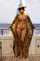 Jennifer Lopez by Ana Carballosa Photoshoot in Saint-Tropez 07/24/2021 фото №1303887
