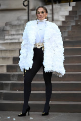 Jennifer Lopez – Schiaparelli SS2024 Show at Paris Fashion Week фото №1386047