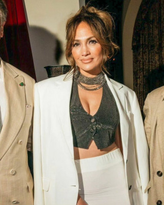 Jennifer Lopez at Brunello Cucinelli Hosts Dinner in Los Angeles 10/18/23 фото №1379620