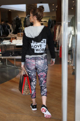 Jennifer Lopez in Spandex – Shopping in Beverly Hills фото №933537
