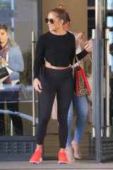  Jennifer Lopez in Tights shopping at Barneys New York in Beverly Hills фото №932155
