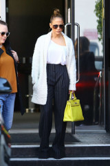 Jennifer Lopez out shopping in Beverly Hills фото №930948