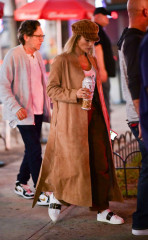 Jennifer Lopez - 'Marry Me' On Set in Brooklyn 10/01/2019 фото №1224076