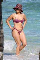 Jennifer Lopez - Turks and Caicos Islands, England // 05.01.2021 фото №1287570