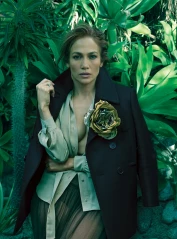 Jennifer Lopez by Annie Leibovitz for Vogue (2022) фото №1356301