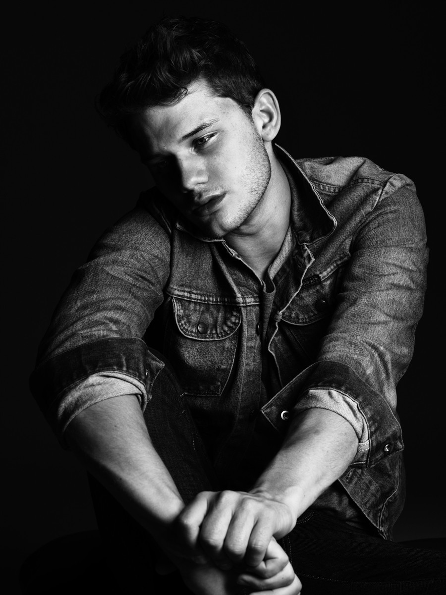 Джереми Ирвин (Jeremy Irvine)