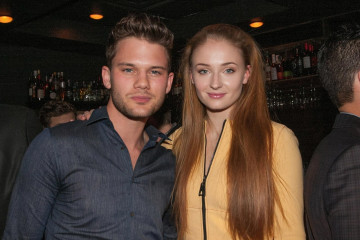 Jeremy Irvine фото №804852