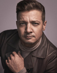 Jeremy Renner - Esquire Photoshoot by John Russo 09/13/2017 фото №1054732