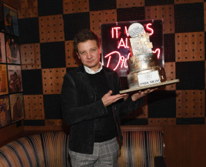Jeremy Renner - On The Record Speakeasy And Club Party in Las Vegas 01/19/2020 фото №1244728