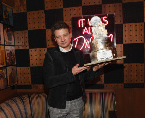 Jeremy Renner - On The Record Speakeasy And Club Party in Las Vegas 01/19/2020 фото №1244728