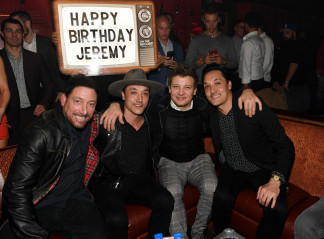 Jeremy Renner - On The Record Speakeasy And Club Party in Las Vegas 01/19/2020 фото №1244727