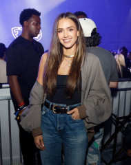 Jessica Alba – at Superbowl Party in New Orleans фото №1411930