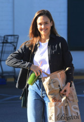 Jessica Alba – Out in Los Angles 11/27/2018 фото №1121969
