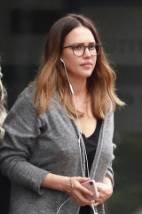 Jessica Alba – Out For Lunch at Cafe Gratitude in Los Angeles 03/13/2018 фото №1053999