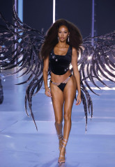 Joan Smalls for VSFS 2024 фото №1408755