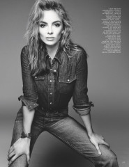 JODIE COMER in Vogue Magazine, UK April 2020 фото №1257163