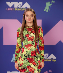 Joey King - '2020 MTV Video Music Awards' in New York (Arrival) | 30.08.2020 фото №1272765