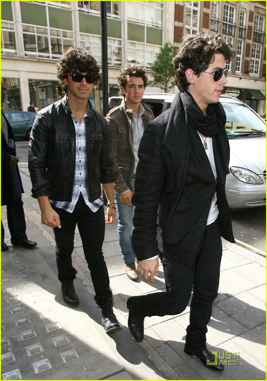 Джонас Бразерс (Jonas Brothers)