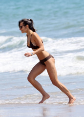 JORDANA BREWSTER in Bikini at a Beach in Santa Monica 07/25/2020 фото №1266497