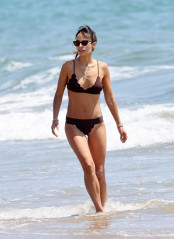 JORDANA BREWSTER in Bikini at a Beach in Santa Monica 07/25/2020 фото №1266499