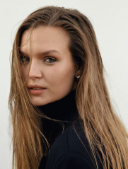 Josephine Skriver - Elle Denmark (December 2021) фото №1324432