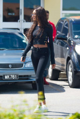 Jourdan Dunn in Black outfit in Barbados фото №931757