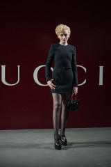 Julia Garner – Gucci Show During Milan Fashion Week фото №1389511