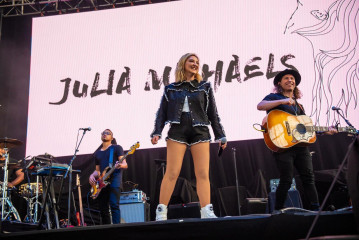 Julia Michaels - Amazon Music Unboxing Prime Day in NY 07/11/2018 фото №1096332