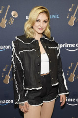 Julia Michaels - Amazon Music Unboxing Prime Day in NY 07/11/2018 фото №1096338