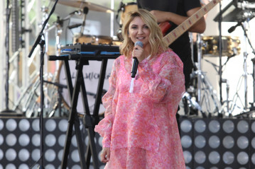 Julia Michaels - TODAY Show in New York 07/27/2018 фото №1091927