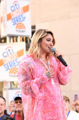Julia Michaels - TODAY Show in New York 07/27/2018 фото №1095359