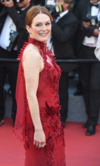 Julianne Moore – 70th Cannes Film Festival Opening Ceremony фото №965591