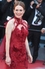 Julianne Moore – 70th Cannes Film Festival Opening Ceremony фото №965592