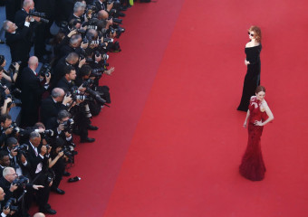 Julianne Moore – 70th Cannes Film Festival Opening Ceremony фото №965594