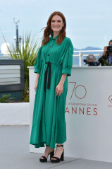 Julianne Moore – “Wonderstruck” Premiere in Cannes фото №966429
