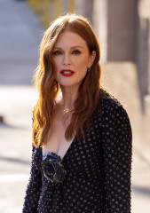 Julianne Moore - Los Angeles 09/22/2021 фото №1312735